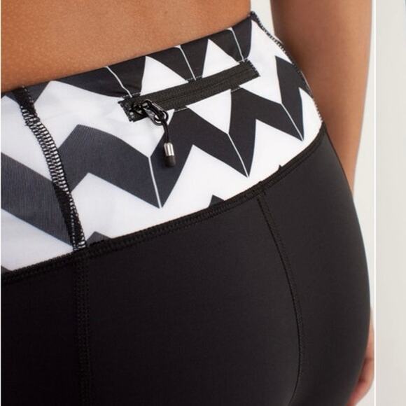 Lululemon Run For Your Life Crop Leggings Black with Chevron White Waist Size‎ 6 - Picture 4 of 11